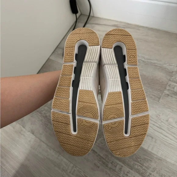 On The Roger Spin Dew Savannah Size 7.5 - Picture 15 of 15